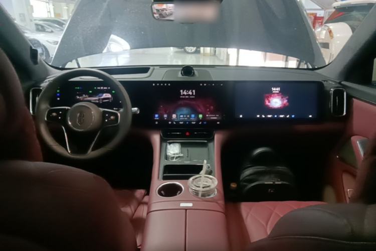 Used Hima AITO M8 2025 Extended-Range Ultra Version 53.4 kWh 5-Seater Edition Center Console