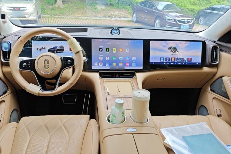 Used Hima AITO M8 2025 Extended-Range Max+ Version 53.4 kWh 6-Seater Edition Center Console