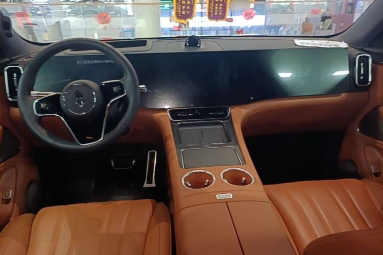 Used Hima AITO M8 2025 Extended-Range Max+ Version 53.4 kWh 6-Seater Edition Center Console