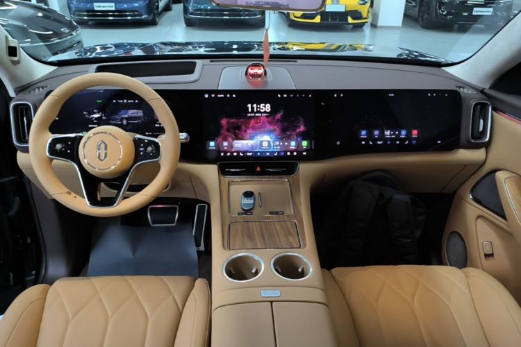 Used Hima AITO M8 2025 Extended-Range Ultra Version 53.4 kWh 6-Seater Edition Center Console