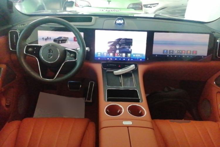 Used Hima AITO M8 2025 Extended-Range Max+ Version 53.4 kWh 5-Seater Edition Center Console