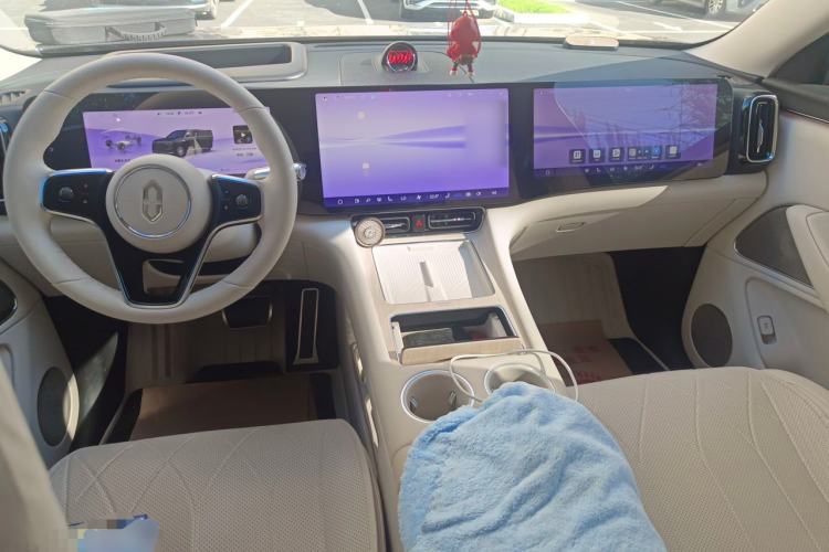 Used Hima AITO M8 2025 Extended-Range Max+ Version 53.4 kWh 5-Seater Edition Center Console