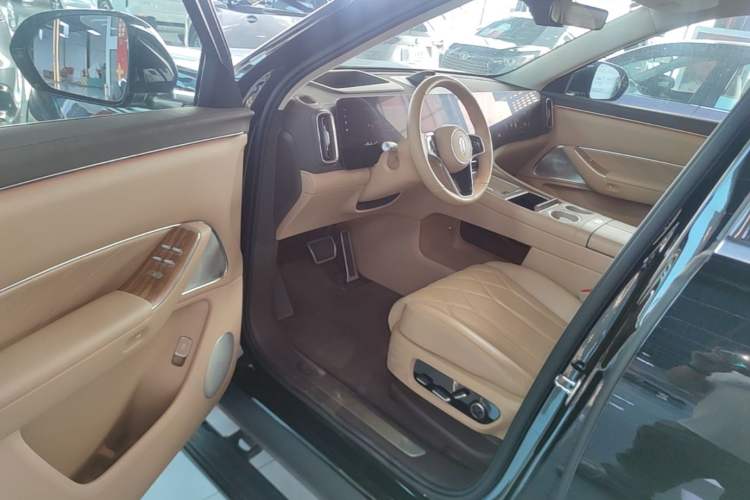 Used Hima AITO M8 2025 Extended-Range Ultra Version 53.4 kWh 6-Seater Edition Driver Seat