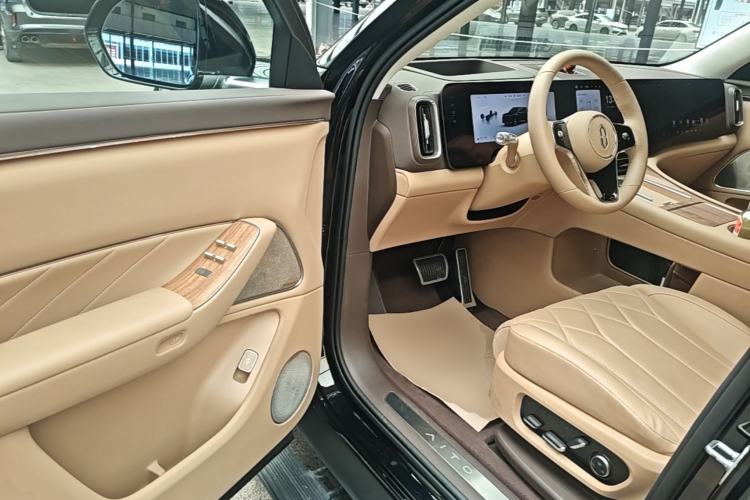 Used Hima AITO M8 2025 Extended-Range Ultra Version 53.4 kWh 6-Seater Edition Driver Seat