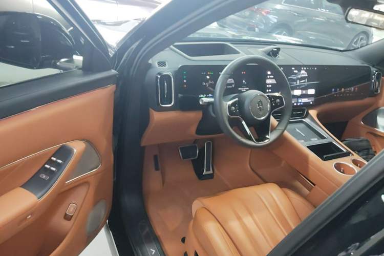 Used Hima AITO M8 2025 Extended-Range Max+ Version 53.4 kWh 5-Seater Edition Driver Seat