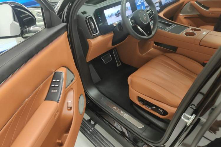Used Hima AITO M8 2025 Extended-Range Max+ Version 53.4 kWh 5-Seater Edition Driver Seat