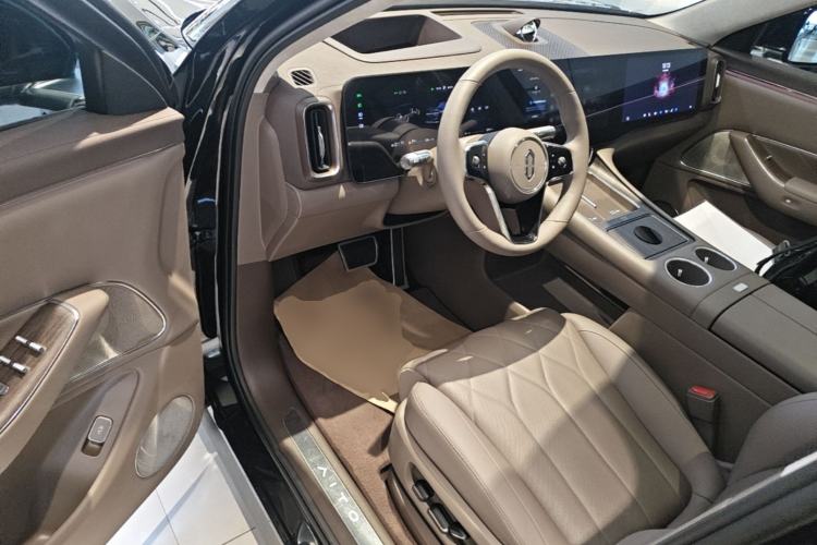 Used Hima AITO M8 2025 Extended-Range Max+ Version 53.4 kWh 5-Seater Edition Driver Seat