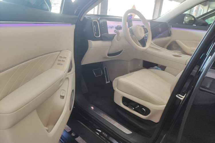 Used Hima AITO M8 2025 Extended-Range Ultra Version 53.4 kWh 6-Seater Edition Driver Seat