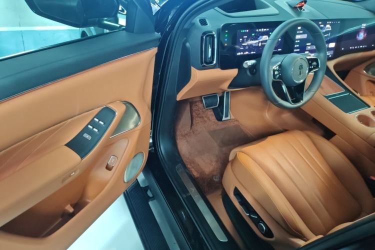 Used Hima AITO M8 2025 Extended-Range Max+ Version 53.4 kWh 6-Seater Edition Driver Seat