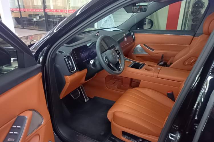 Used Hima AITO M8 2025 Extended-Range Max+ Version 53.4 kWh 6-Seater Edition Driver Seat