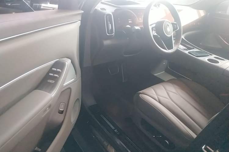 Used Hima AITO M8 2025 Model, Pure Electric Max+ Six-Seat Long-Range Version Driver Seat