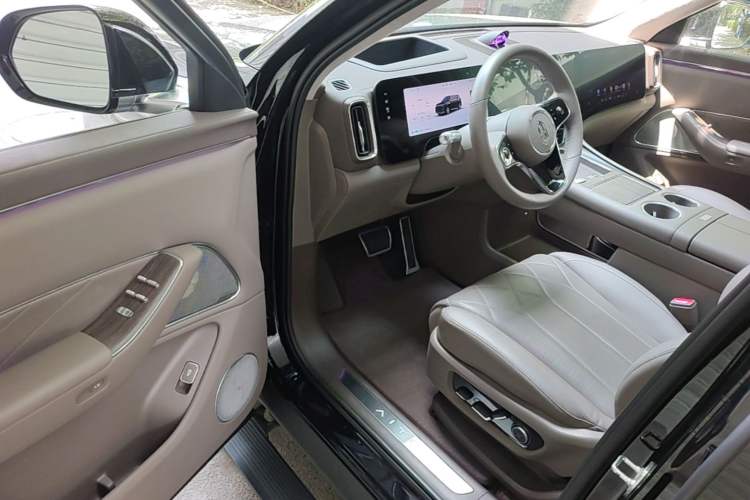 Used Hima AITO M8 2025 Model, Pure Electric Max+ Six-Seat Long-Range Version Driver Seat