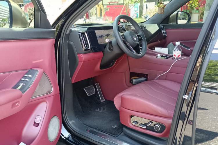 Used Hima AITO M8 2025 Extended-Range Max+ Version 53.4 kWh 6-Seater Edition Driver Seat