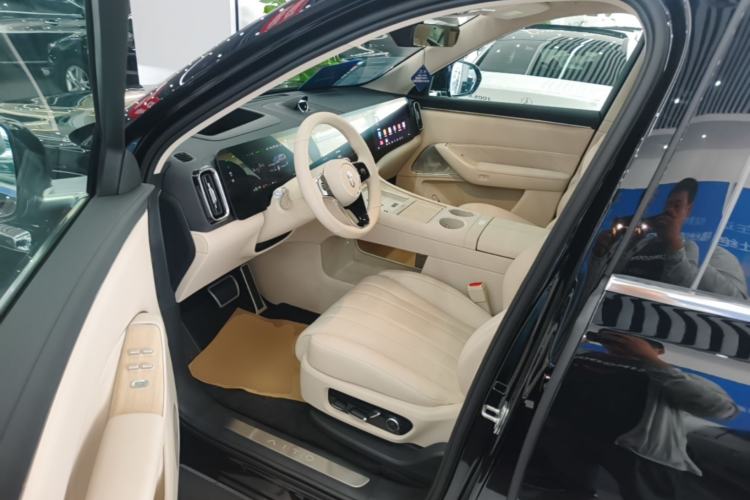 Used Hima AITO M8 2025 Extended-Range Max+ Version 53.4 kWh 6-Seater Edition Driver Seat