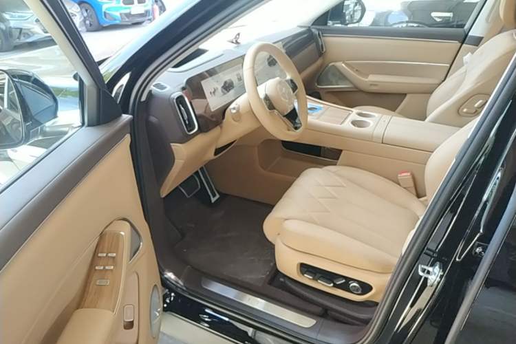 Used Hima AITO M8 2025 Extended-Range Ultra Version 53.4 kWh 6-Seater Edition Driver Seat