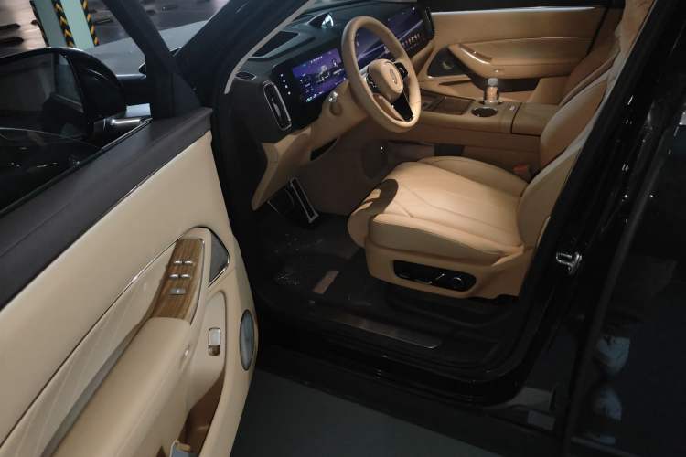 Used Hima AITO M8 2025 Extended-Range Max+ Version 53.4 kWh 6-Seater Edition Driver Seat