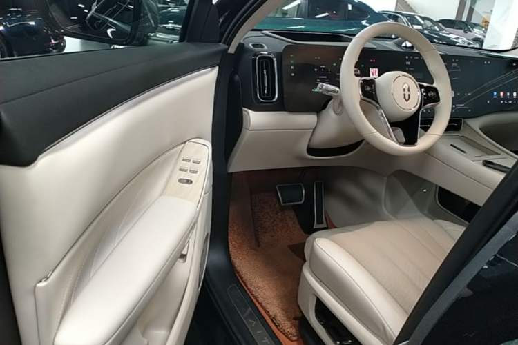 Used Hima AITO M8 2025 Extended-Range Max+ Version 53.4 kWh 5-Seater Edition Driver Seat