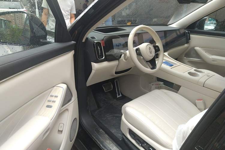 Used Hima AITO M8 2025 Extended-Range Max+ Version 53.4 kWh 6-Seater Edition Driver Seat