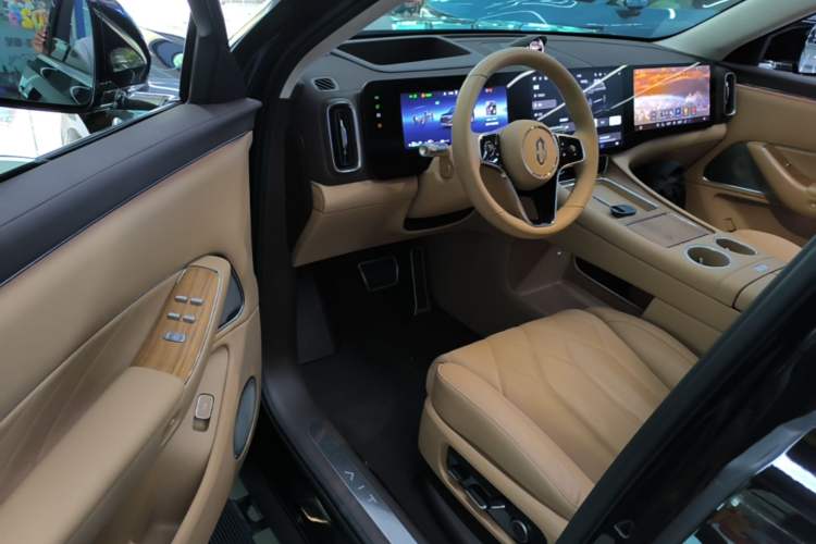 Used Hima AITO M8 2025 Extended-Range Ultra Version 53.4 kWh 6-Seater Edition Driver Seat