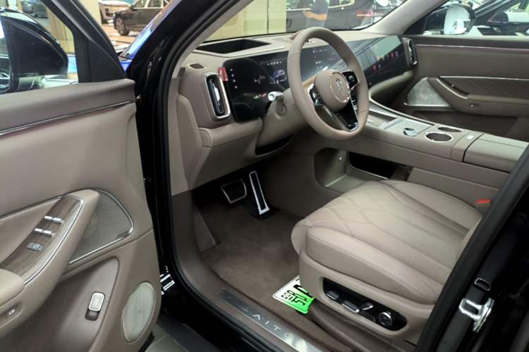 Used Hima AITO M8 2025 Extended-Range Max+ Version 53.4 kWh 6-Seater Edition Driver Seat