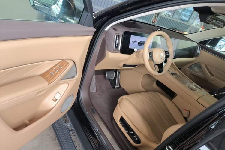 Used Hima AITO M8 2025 Extended-Range Ultra Version 53.4 kWh 6-Seater Edition Driver Seat