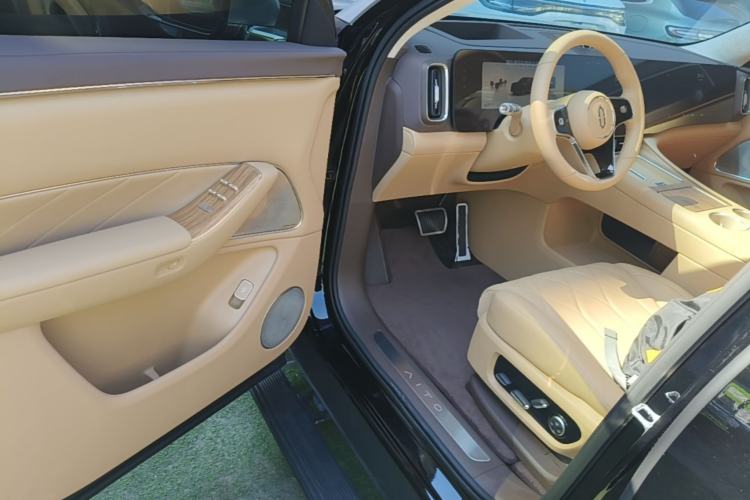 Used Hima AITO M8 2025 Extended-Range Ultra Version 53.4 kWh 5-Seater Edition Driver Seat