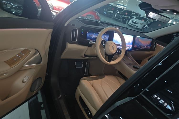 Used Hima AITO M8 2025 Extended-Range Max+ Version 53.4 kWh 6-Seater Edition Driver Seat