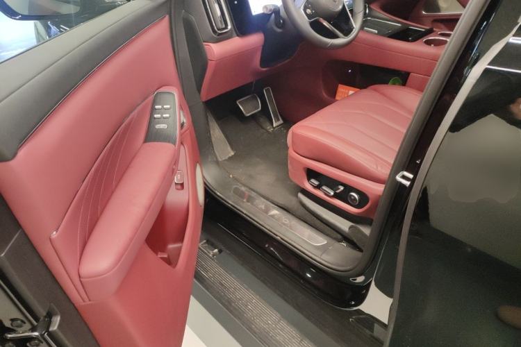 Used Hima AITO M8 2025 Extended-Range Ultra Version 53.4 kWh 5-Seater Edition Driver Seat