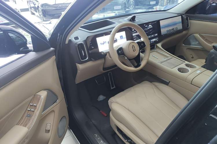 Used Hima AITO M8 2025 Extended-Range Max+ Version 53.4 kWh 6-Seater Edition Driver Seat