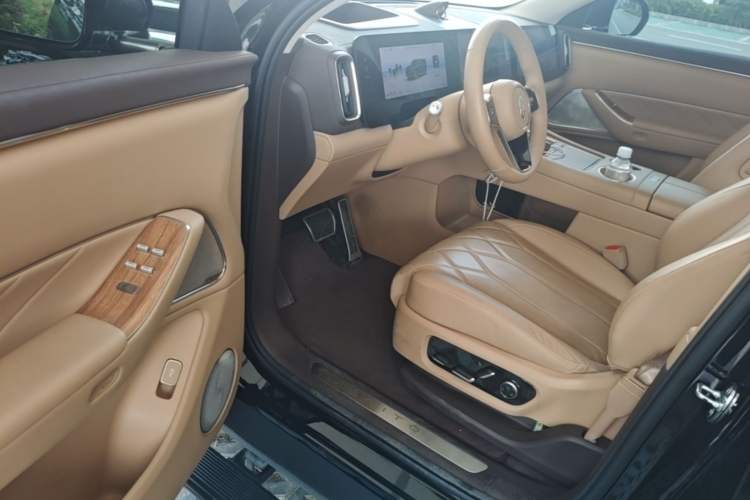 Used Hima AITO M8 2025 Extended-Range Ultra Version 53.4 kWh 6-Seater Edition Driver Seat