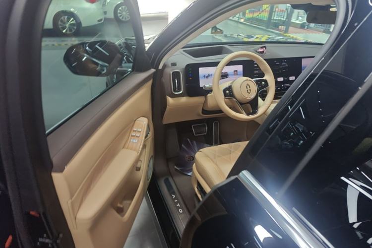 Used Hima AITO M8 2025 Extended-Range Max+ Version 53.4 kWh 6-Seater Edition Driver Seat