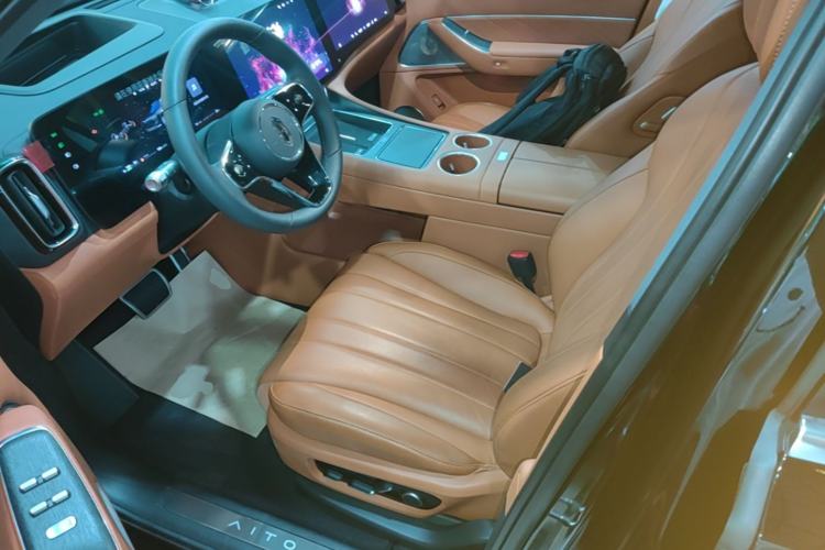 Used Hima AITO M8 2025 Extended-Range Max+ Version 53.4 kWh 6-Seater Edition Driver Seat