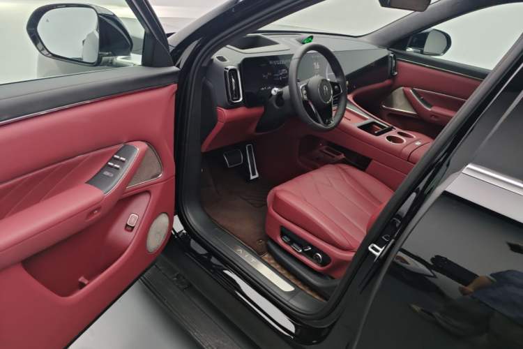 Used Hima AITO M8 2025 Extended-Range Max+ Version 53.4 kWh 6-Seater Edition Driver Seat