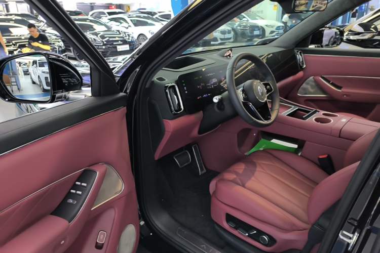 Used Hima AITO M8 2025 Extended-Range Max+ Version 53.4 kWh 5-Seater Edition Driver Seat