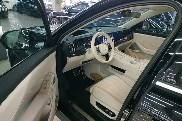 Used Hima AITO M8 2025 Extended-Range Max Version 37 kWh 5-Seater Driver Seat