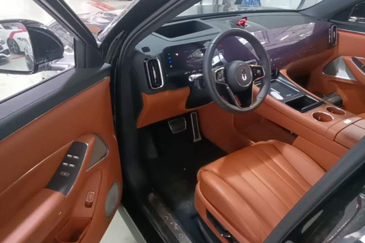 Used Hima AITO M8 2025 Extended-Range Max+ Version 53.4 kWh 5-Seater Edition Driver Seat