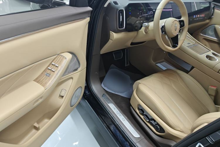Used Hima AITO M8 2025 Extended-Range Max+ Version 53.4 kWh 5-Seater Edition Driver Seat