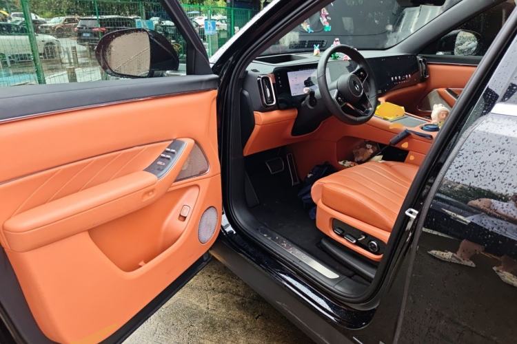 Used Hima AITO M8 2025 Extended-Range Max+ Version 53.4 kWh 5-Seater Edition Driver Seat