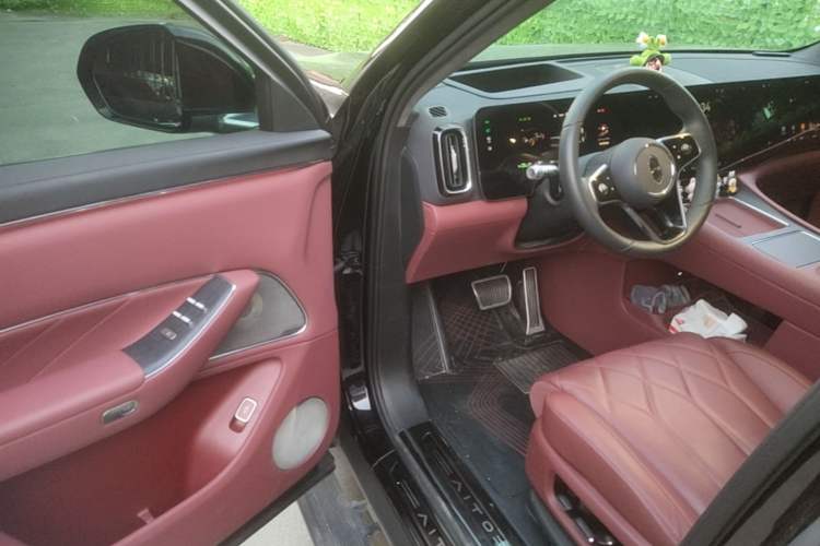 Used Hima AITO M8 2025 Extended-Range Ultra Version 53.4 kWh 6-Seater Edition Driver Seat