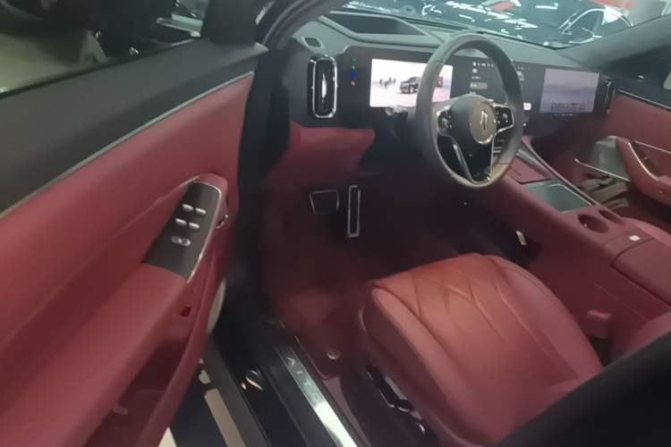 Used Hima AITO M8 2025 Extended-Range Max+ Version 53.4 kWh 5-Seater Edition Driver Seat