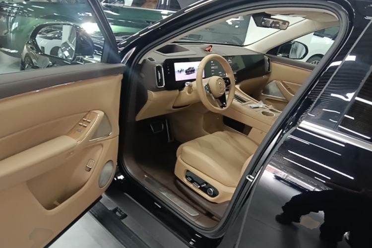 Used Hima AITO M8 2025 Extended-Range Ultra Version 53.4 kWh 6-Seater Edition Driver Seat