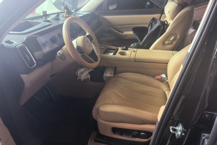 Used Hima AITO M8 2025 Extended-Range Ultra Version 53.4 kWh 6-Seater Edition Driver Seat