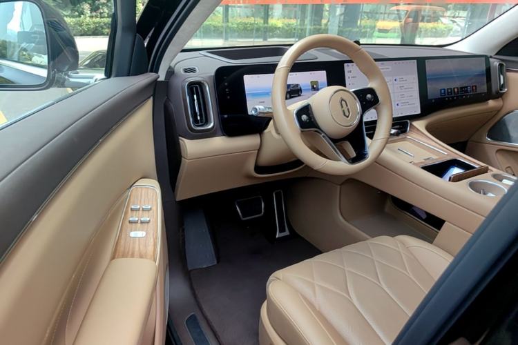 Used Hima AITO M8 2025 Extended-Range Ultra Version 53.4 kWh 6-Seater Edition Driver Seat