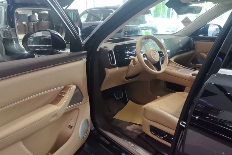 Used Hima AITO M8 2025 Extended-Range Ultra Version 53.4 kWh 6-Seater Edition Driver Seat