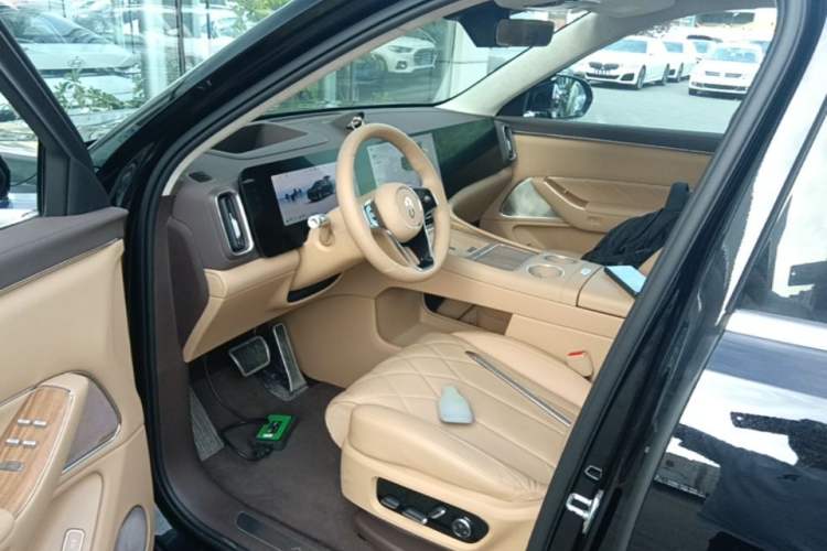 Used Hima AITO M8 2025 Extended-Range Ultra Version 53.4 kWh 6-Seater Edition Driver Seat