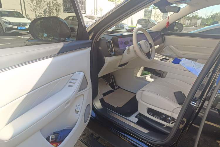 Used Hima AITO M8 2025 Extended-Range Max+ Version 53.4 kWh 5-Seater Edition Driver Seat