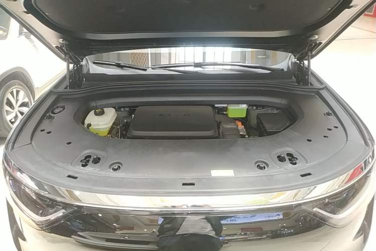 Used Hima AITO M8 2025 Extended-Range Ultra Version 53.4 kWh 6-Seater Edition Engine Bay
