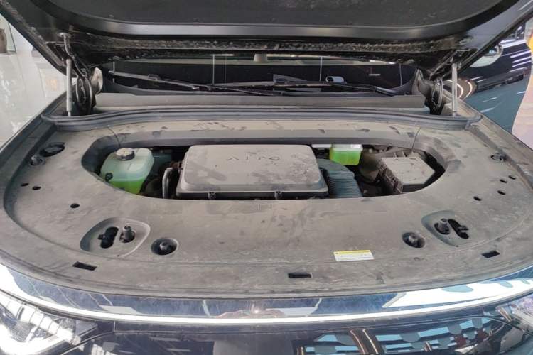 Used Hima AITO M8 2025 Extended-Range Ultra Version 53.4 kWh 6-Seater Edition Engine Bay