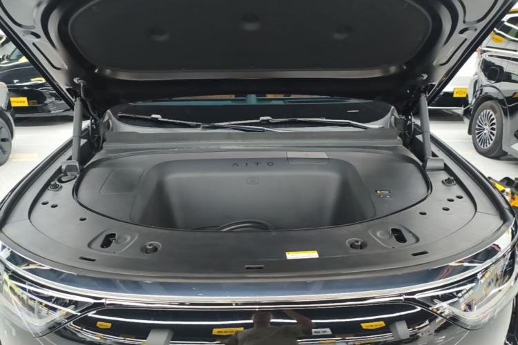 Used Hima AITO M8 2025 Model Pure Electric Ultra Six-Seat Four-Wheel-Drive Version Engine Bay