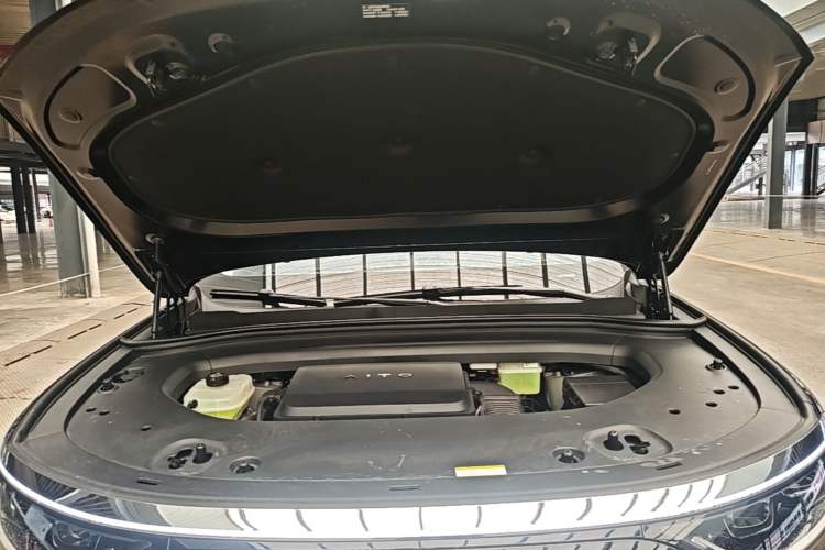 Used Hima AITO M8 2025 Extended-Range Ultra Version 53.4 kWh 6-Seater Edition Engine Bay